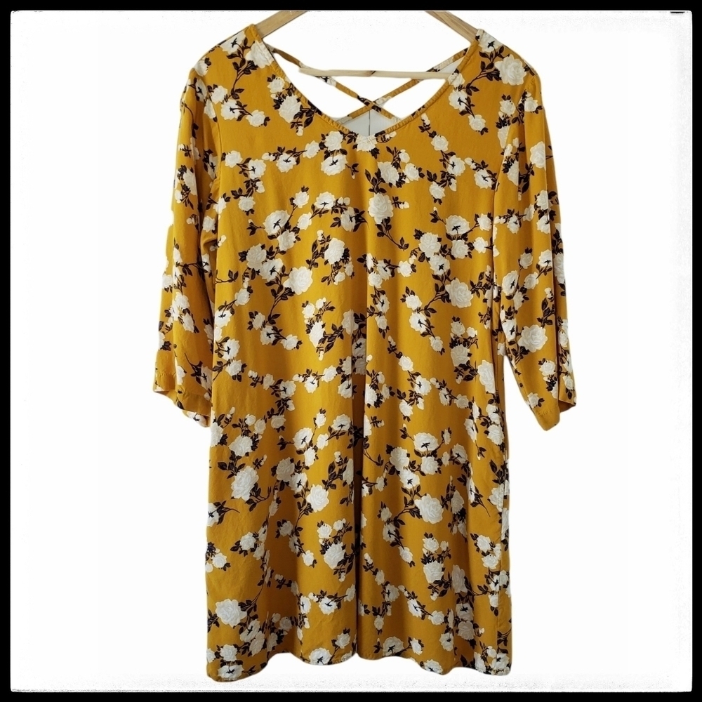 ⭐3/$25⭐ Alchemy Women's Floral Vneck Tunic Size L